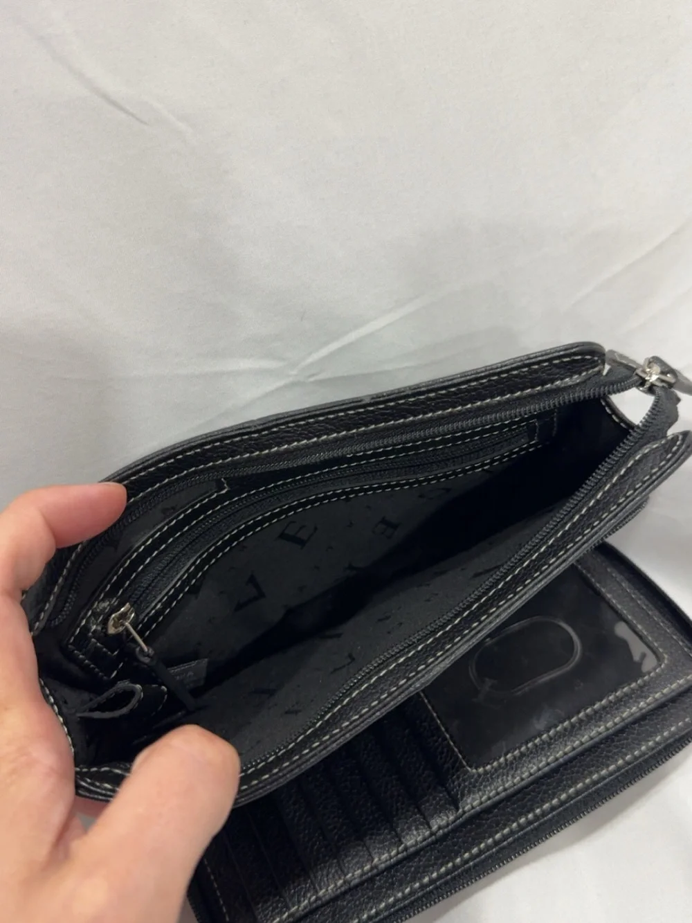 Levenger Majorca Black Leather Zip Wallet